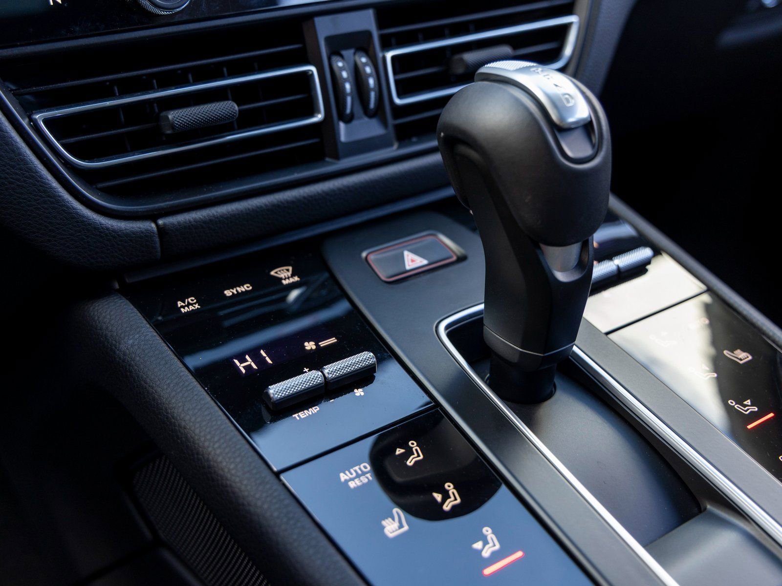 Certified 2025 Porsche Macan image 38