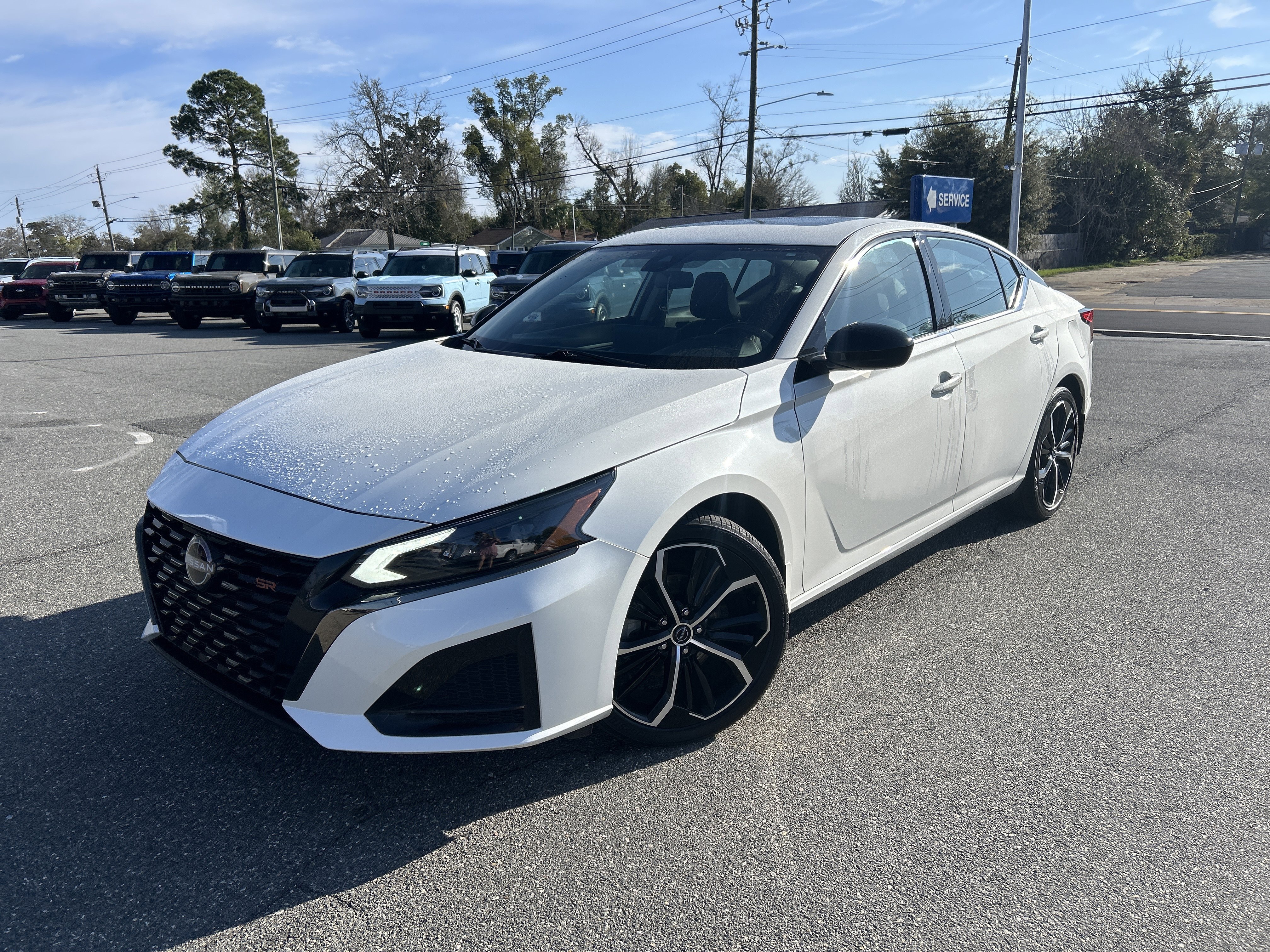 Used 2024 Nissan Altima 2.5 SR w/ SR Premium Package image 3