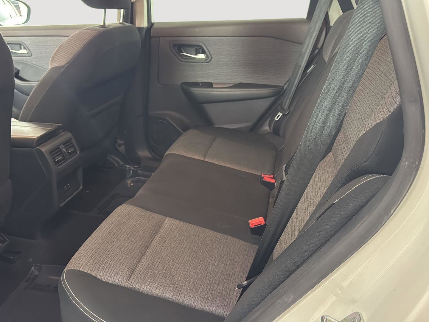 Used 2021 Nissan Rogue SV image 9