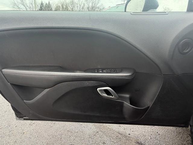 Used 2019 Dodge Challenger SXT w/ Blacktop Package image 9