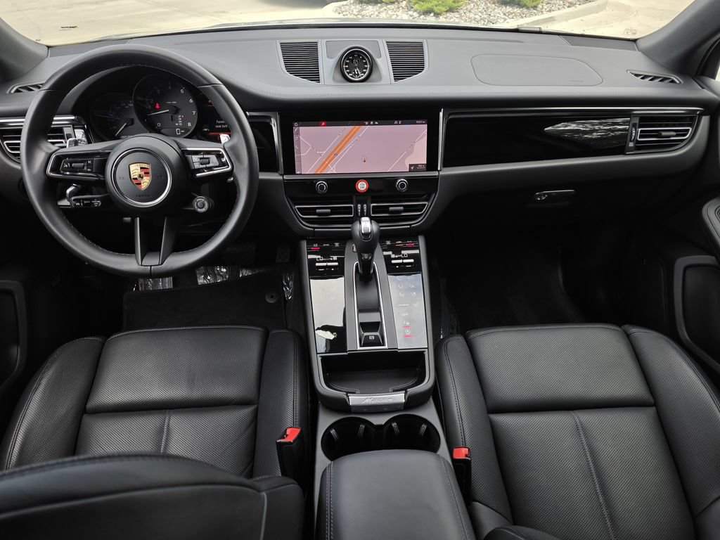 Certified 2026 Porsche Macan AWD/4WD image 11