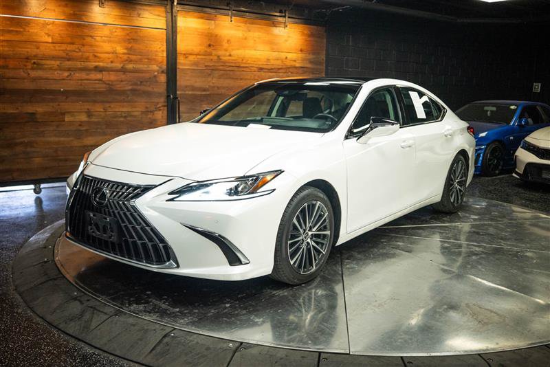 Used 2022 Lexus ES 350 w/ Premium Package FWD image 2