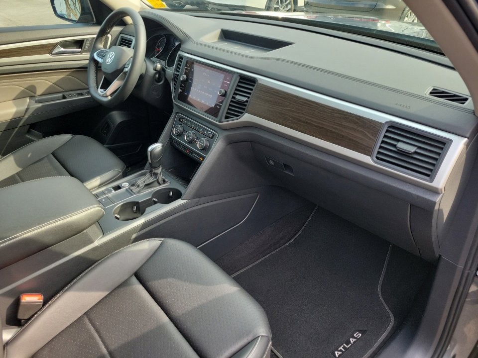 Certified 2021 Volkswagen Atlas SE image 32