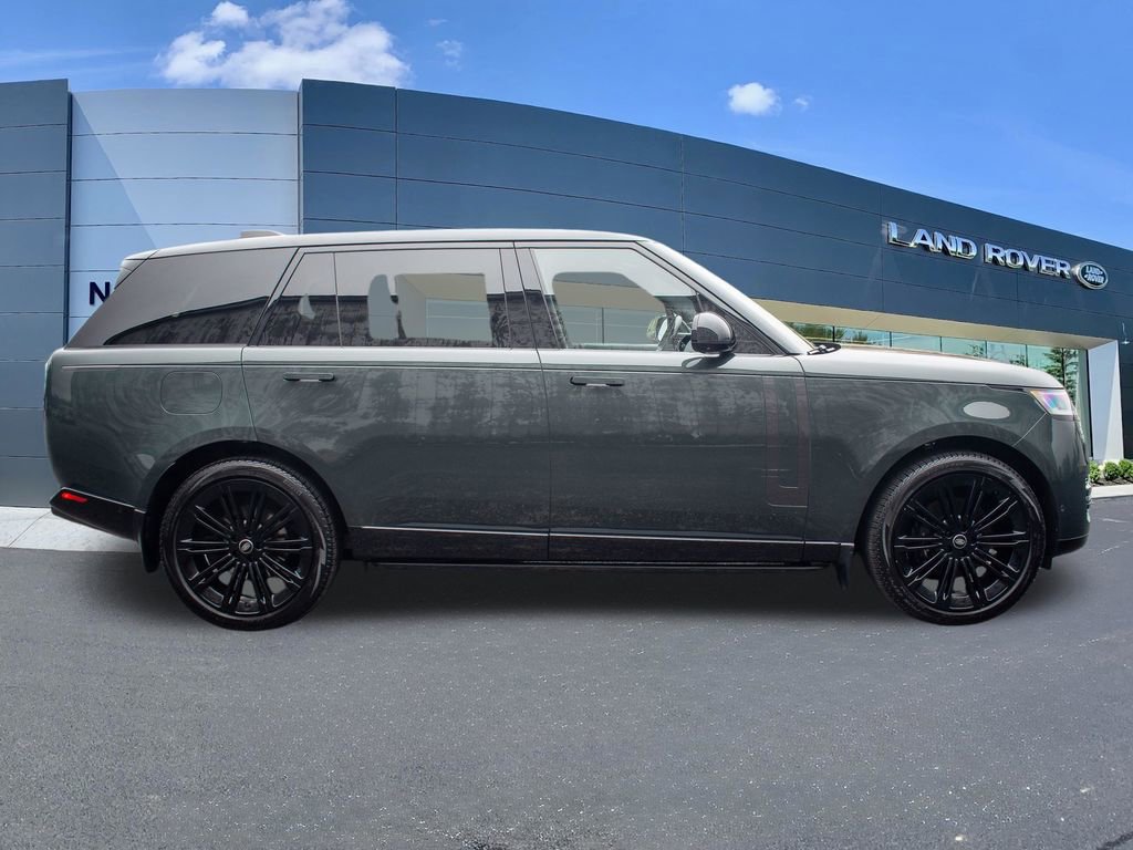 Used 2023 Land Rover Range Rover Long Wheelbase SE image 8