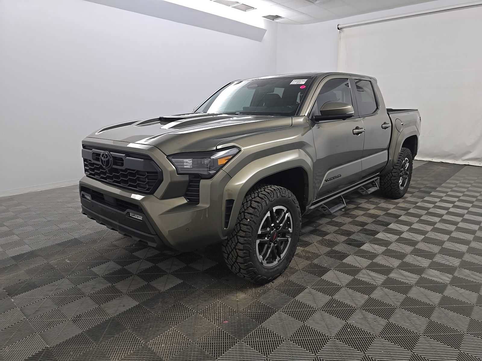 Used 2025 Toyota Tacoma TRD Sport w/ TRD Sport Premium Package AWD/4WD image 3