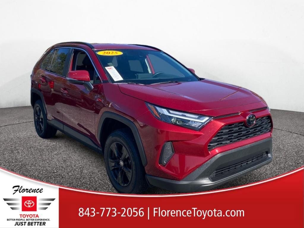 Used 2025 Toyota RAV4 XLE AWD/4WD image 1