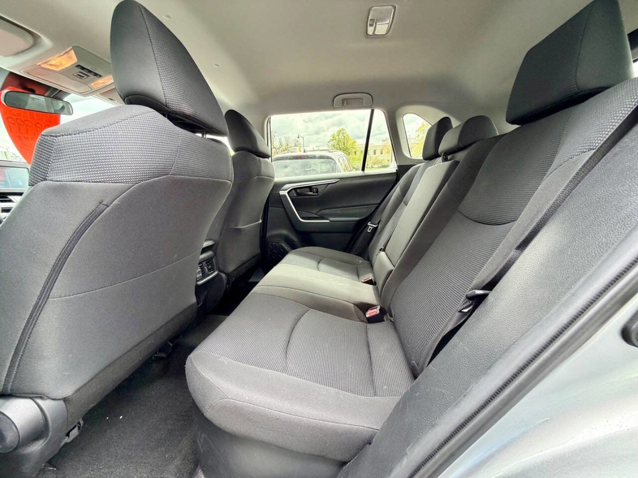 Used 2020 Toyota RAV4 LE AWD/4WD image 30