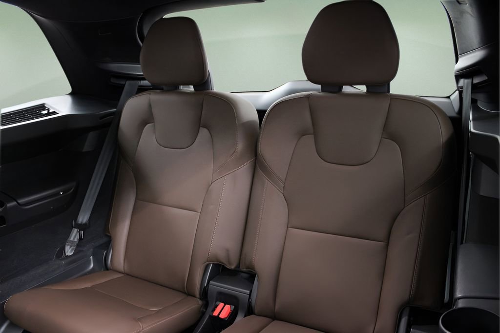 Used 2023 Volvo XC90 B5 Plus w/ Protection Package Premier image 27