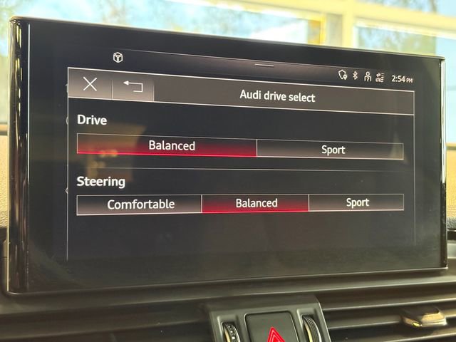 Used 2022 Audi Q5 e Premium Plus w/ Premium Plus Package image 32