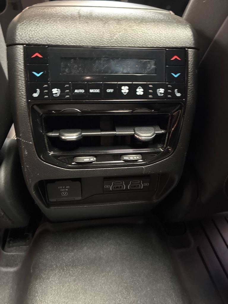 Used 2023 Jeep Grand Cherokee Summit AWD/4WD image 28