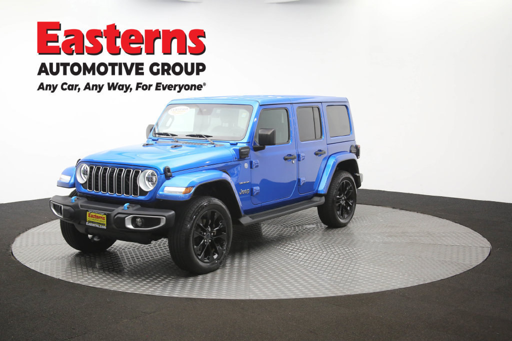 Used 2024 Jeep Wrangler Unlimited Sahara w/ Technology Group AWD/4WD image 57