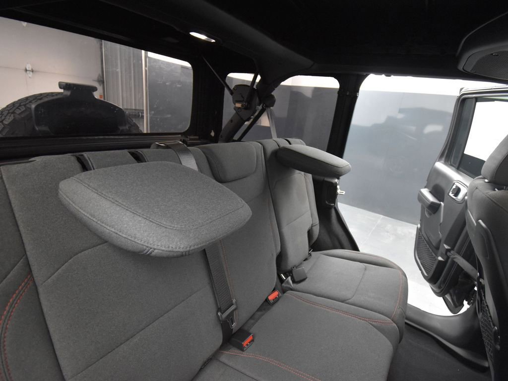 Used 2024 Jeep Wrangler Unlimited Rubicon w/ Convenience Group image 18