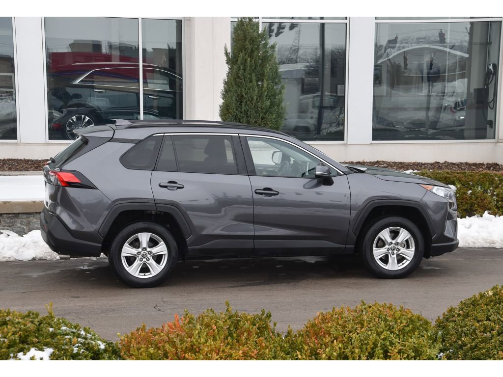 Used 2021 Toyota RAV4 XLE image 3