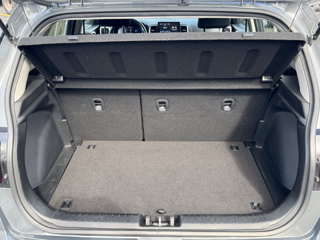 Used 2025 Hyundai Venue SEL FWD image 16