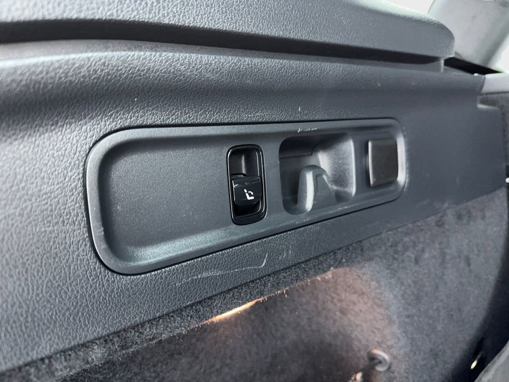 Used 2024 Mercedes-Benz GLC 300 image 17