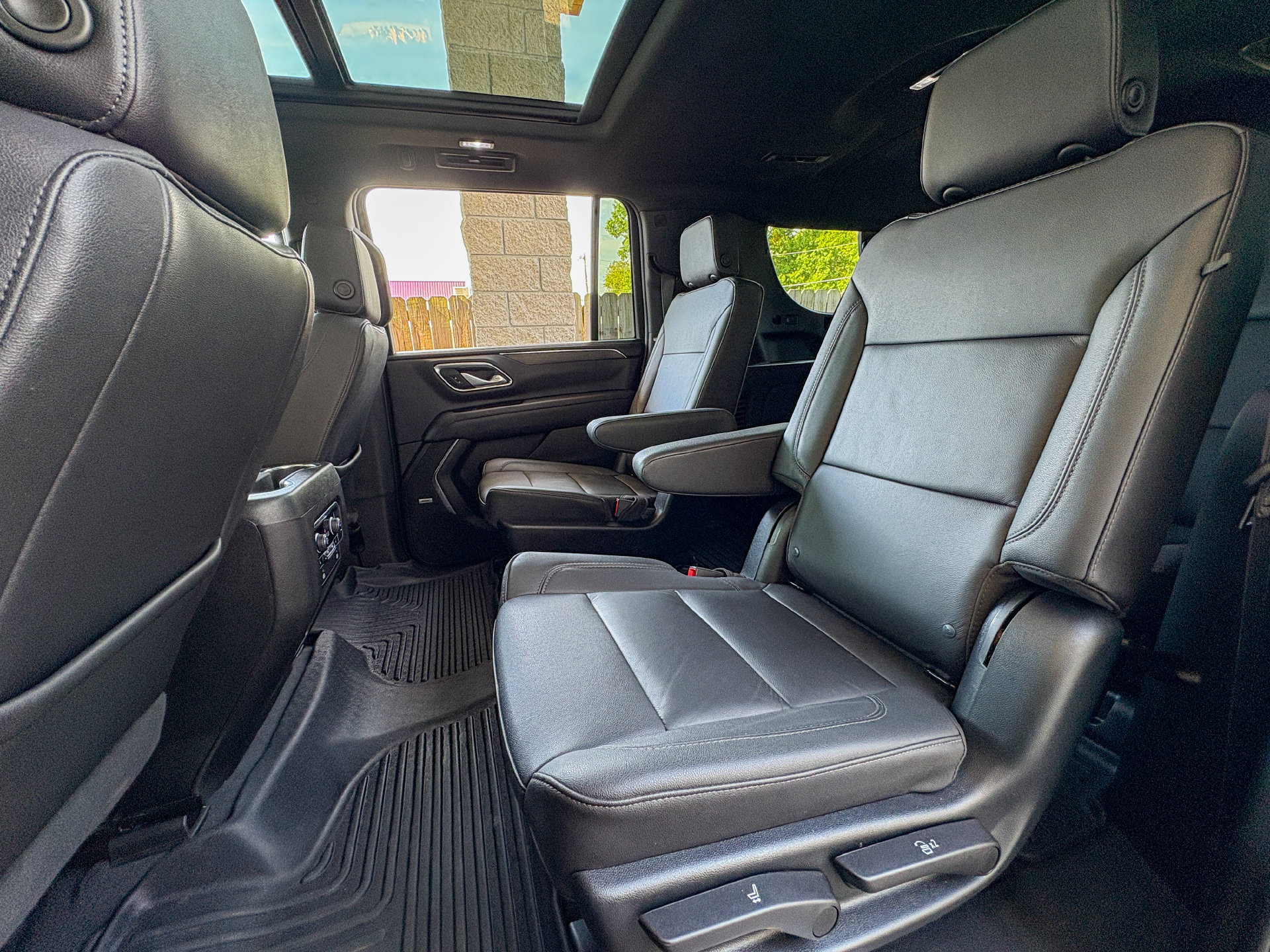 Used 2023 Chevrolet Suburban Z71 w/ Z71 Off-Road Package AWD/4WD image 20