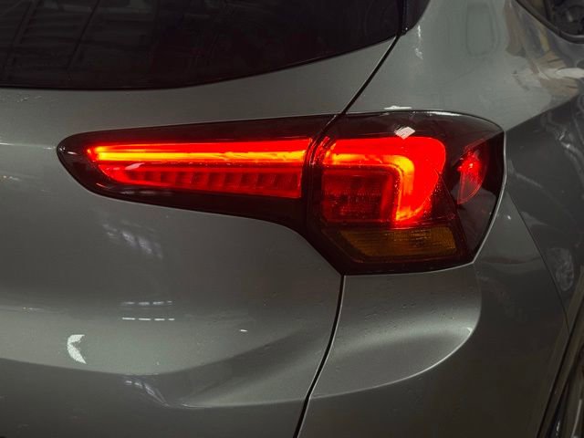 Used 2023 Buick Encore GX Essence w/ Experience Buick Package image 7