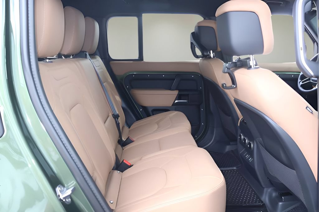 New 2026 Land Rover Defender 130 X-Dynamic SE AWD/4WD image 16