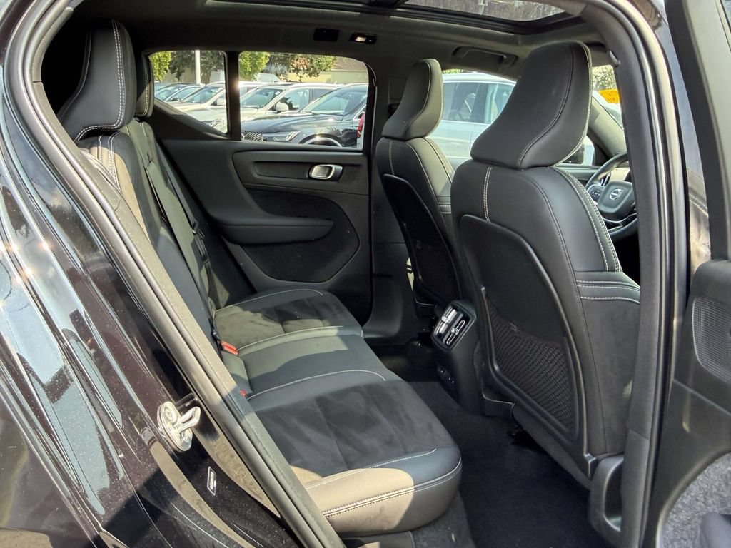 Used 2022 Volvo XC40 P8 Recharge Ultimate AWD/4WD image 12