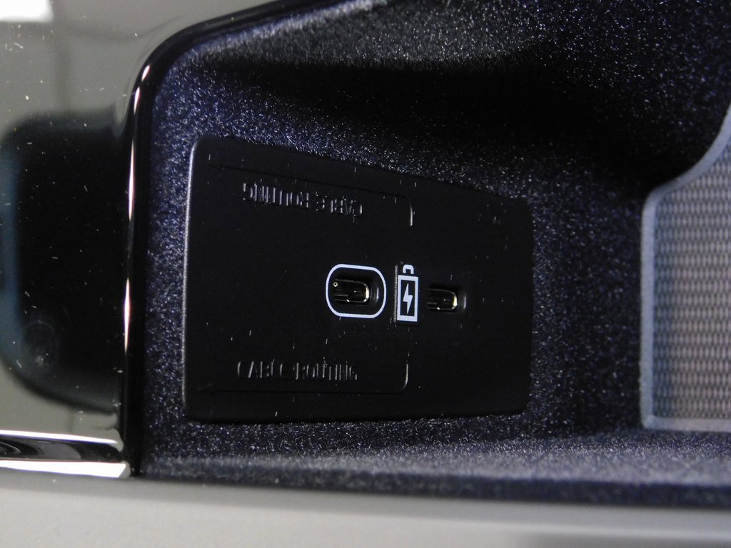 Used 2026 Volvo V90 B6 Cross Country Ultra image 38