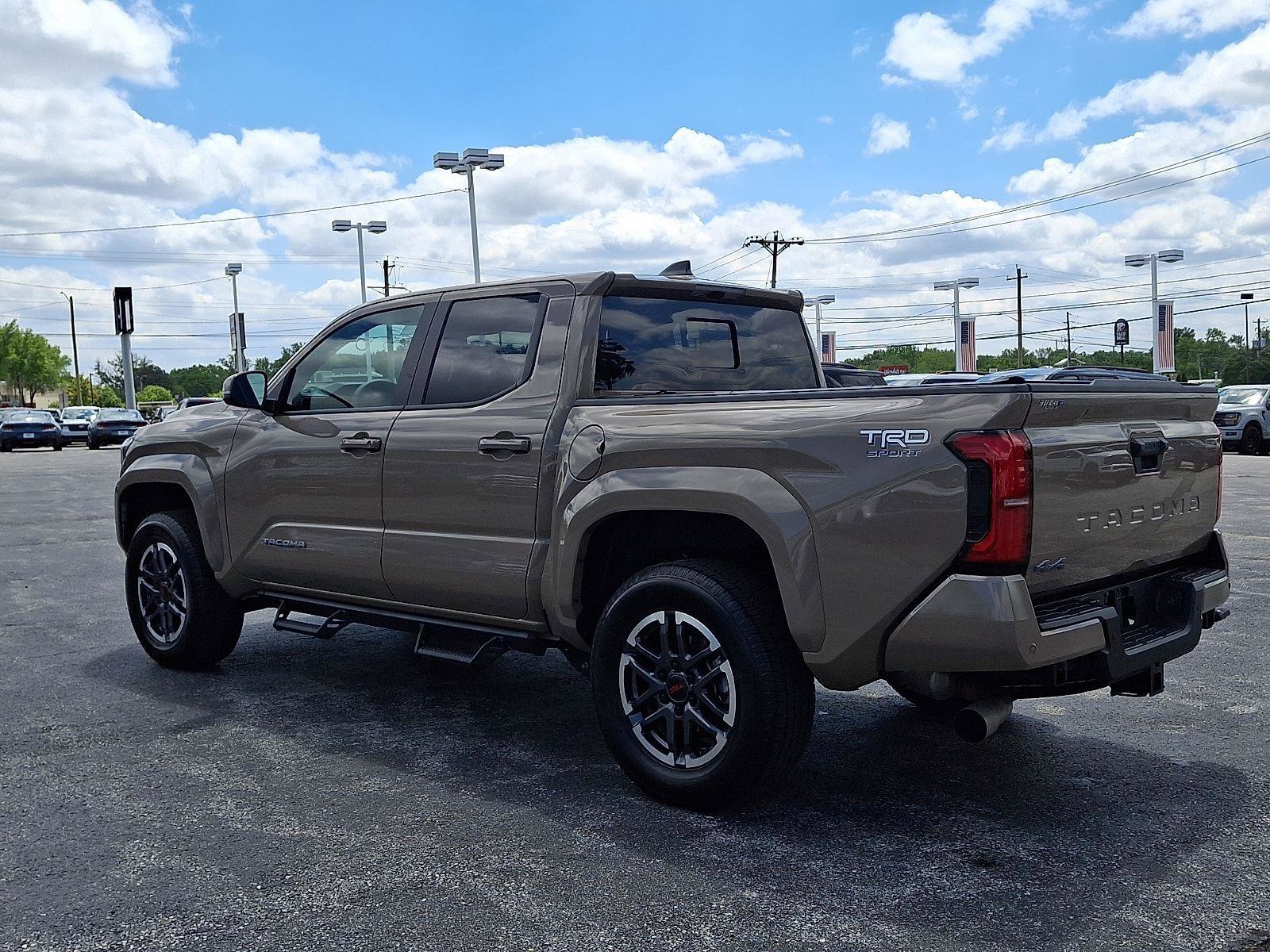 Used 2026 Toyota Tacoma TRD Sport w/ TRD Sport Upgrade Package AWD/4WD image 4