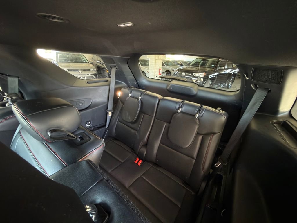 Used 2025 Ford Explorer ST-Line w/ ST-Line Street Pack image 32