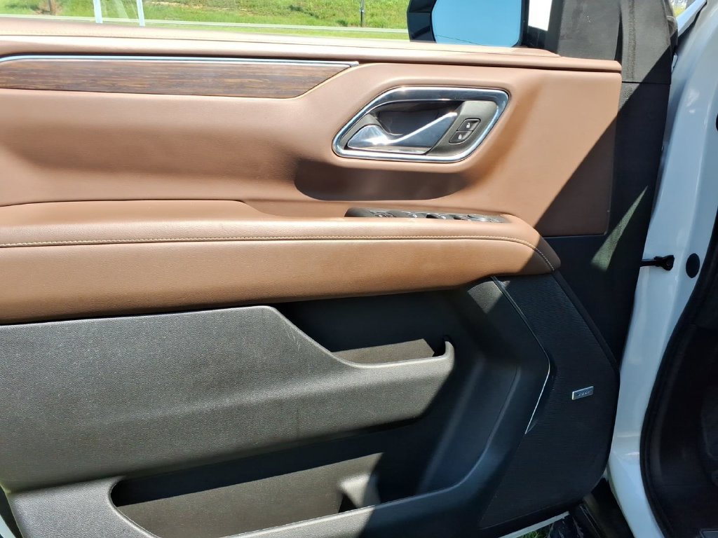 Used 2023 Chevrolet Tahoe High Country AWD/4WD image 17