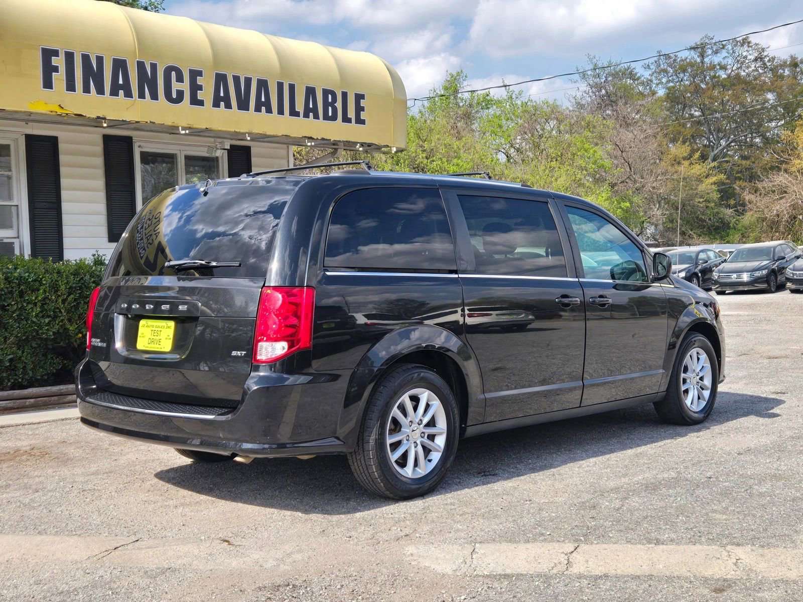 Used 2019 Dodge Grand Caravan SXT image 3