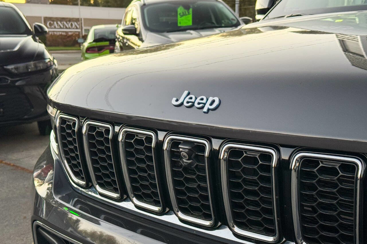 Used 2024 Jeep Grand Cherokee Overland w/ Advanced Protech Group III image 8