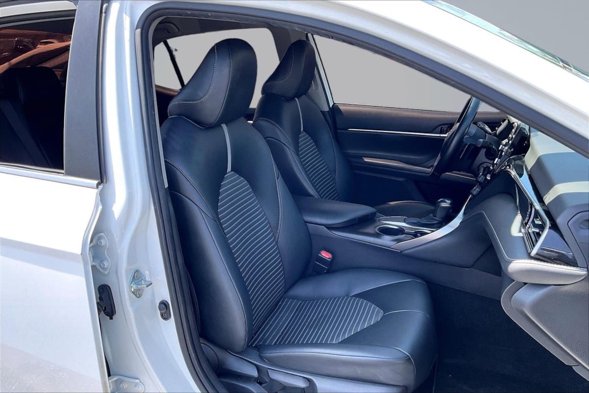 Used 2021 Toyota Camry SE FWD image 7