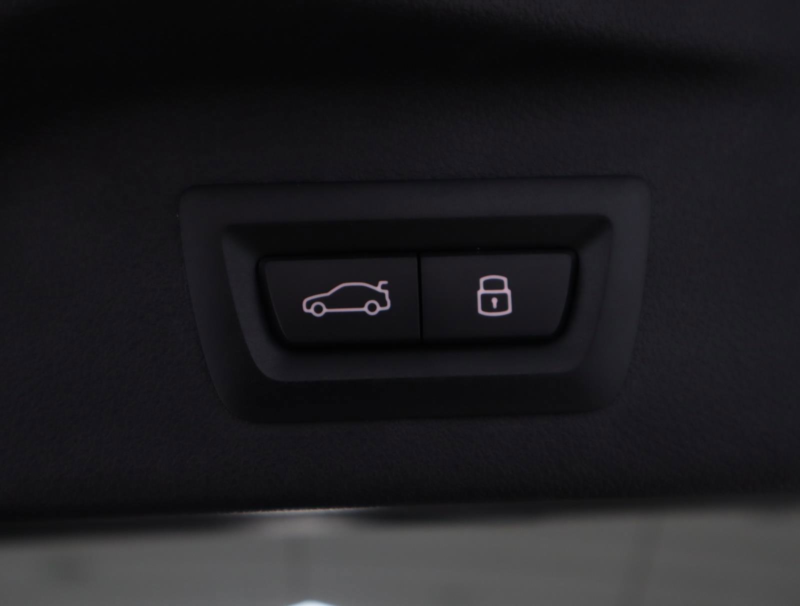 Used 2025 BMW X7 M60i image 12