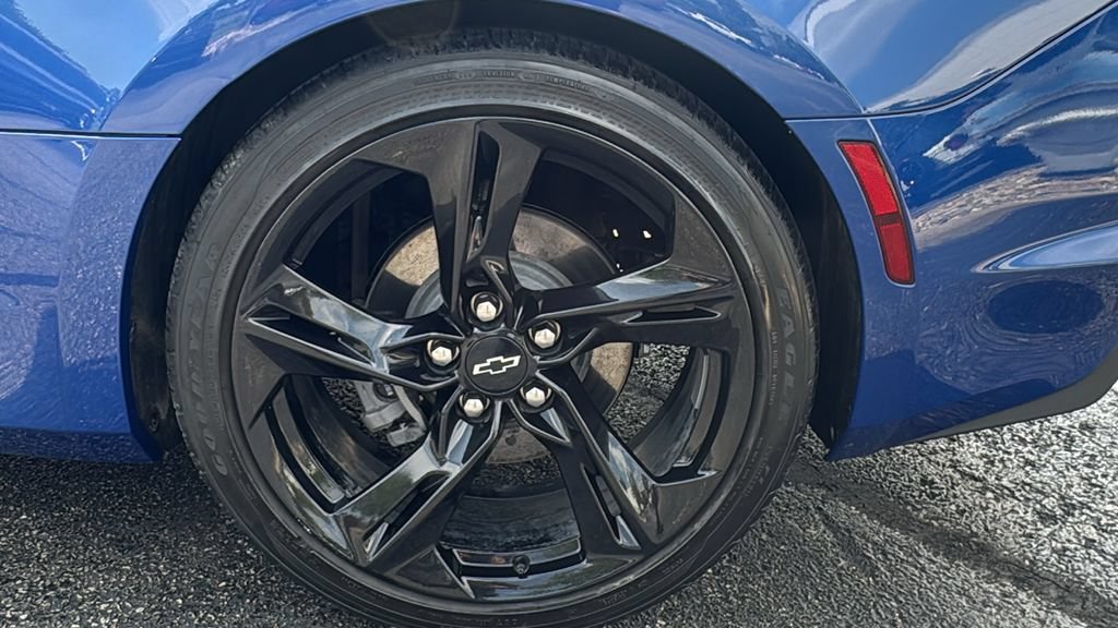 Used 2022 Chevrolet Camaro LT w/ Technology Package RWD image 9