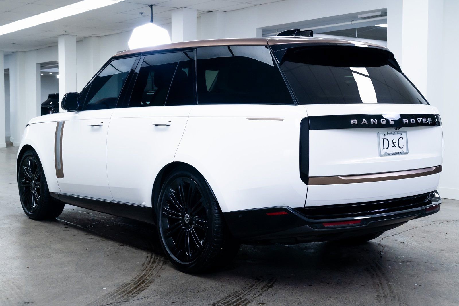 Used 2023 Land Rover Range Rover SV image 4