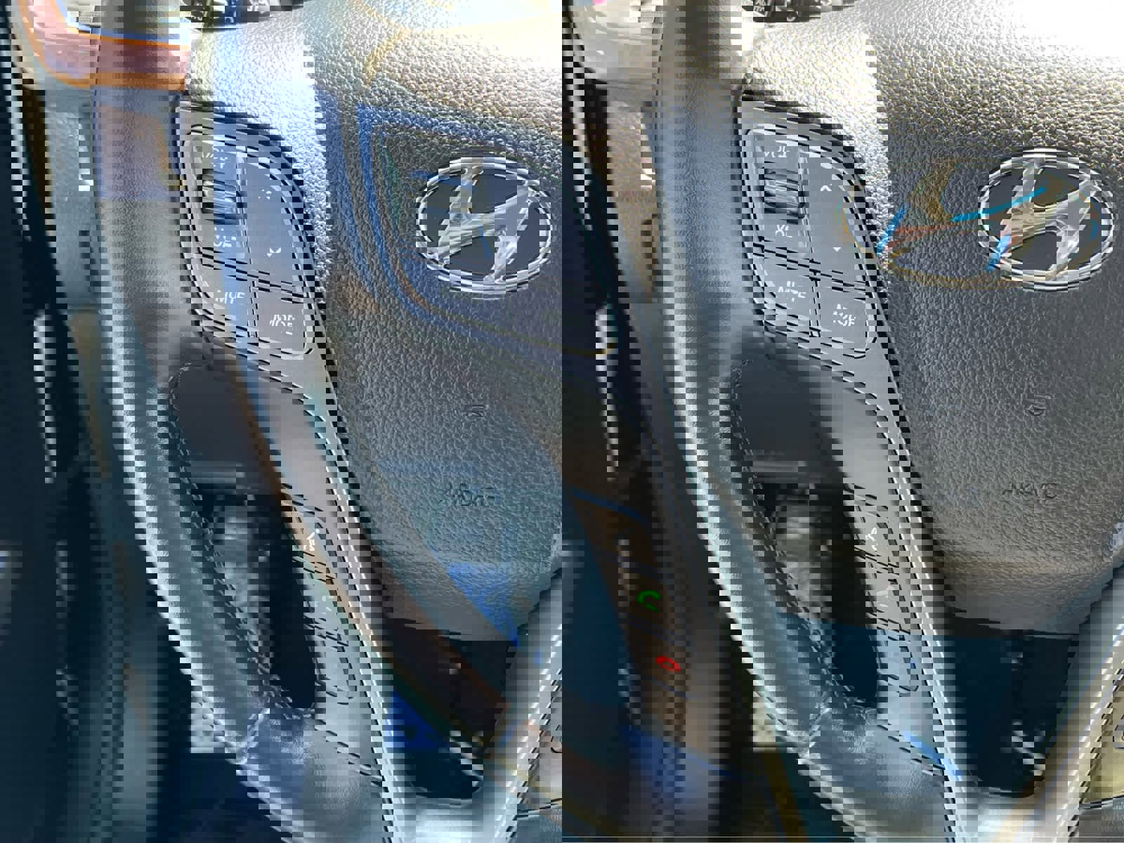 Used 2014 Hyundai Santa Fe GLS image 32