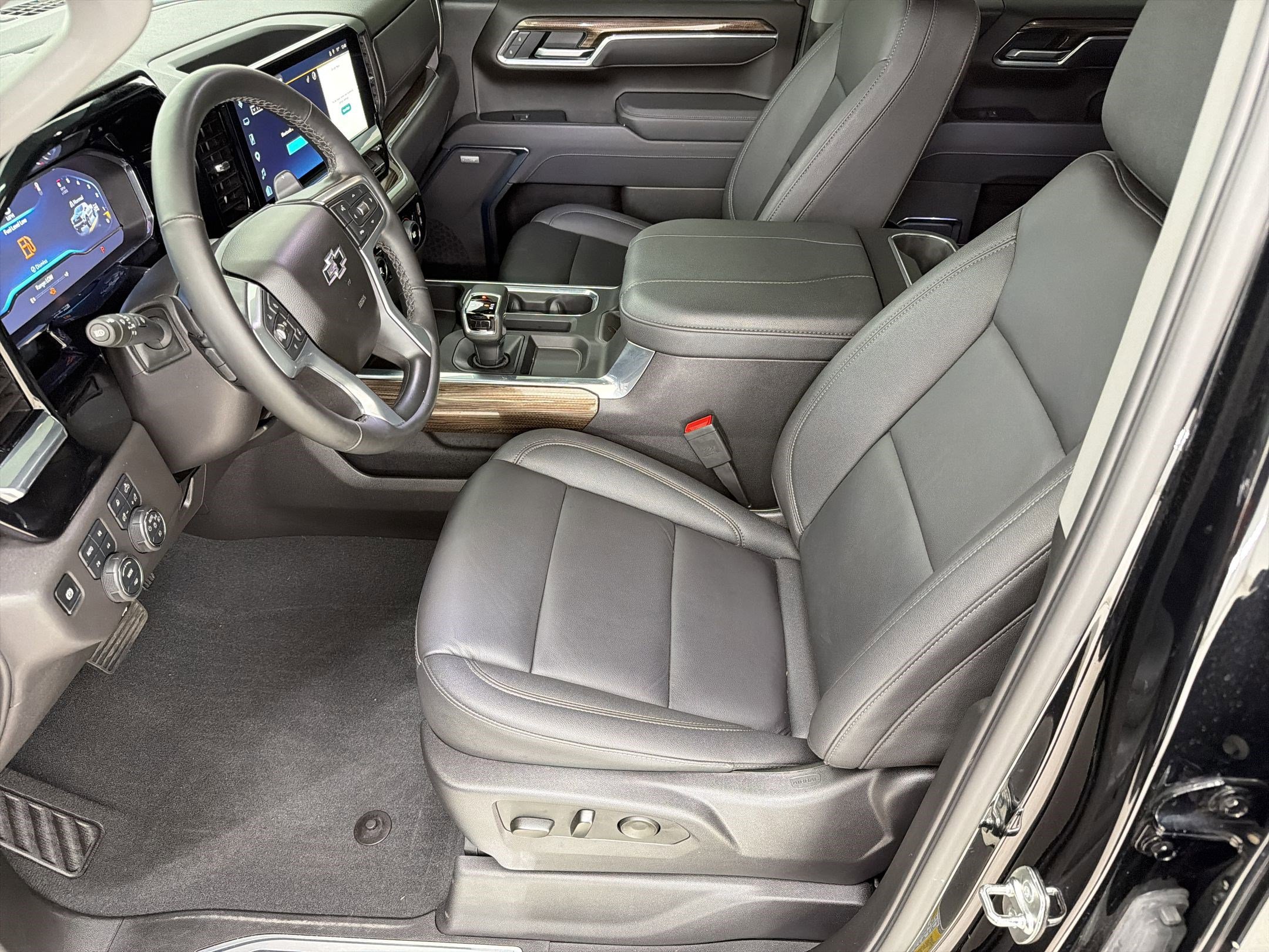 Used 2025 Chevrolet Silverado 1500 LT Trail Boss w/ LT Trail Boss Premium Package image 5