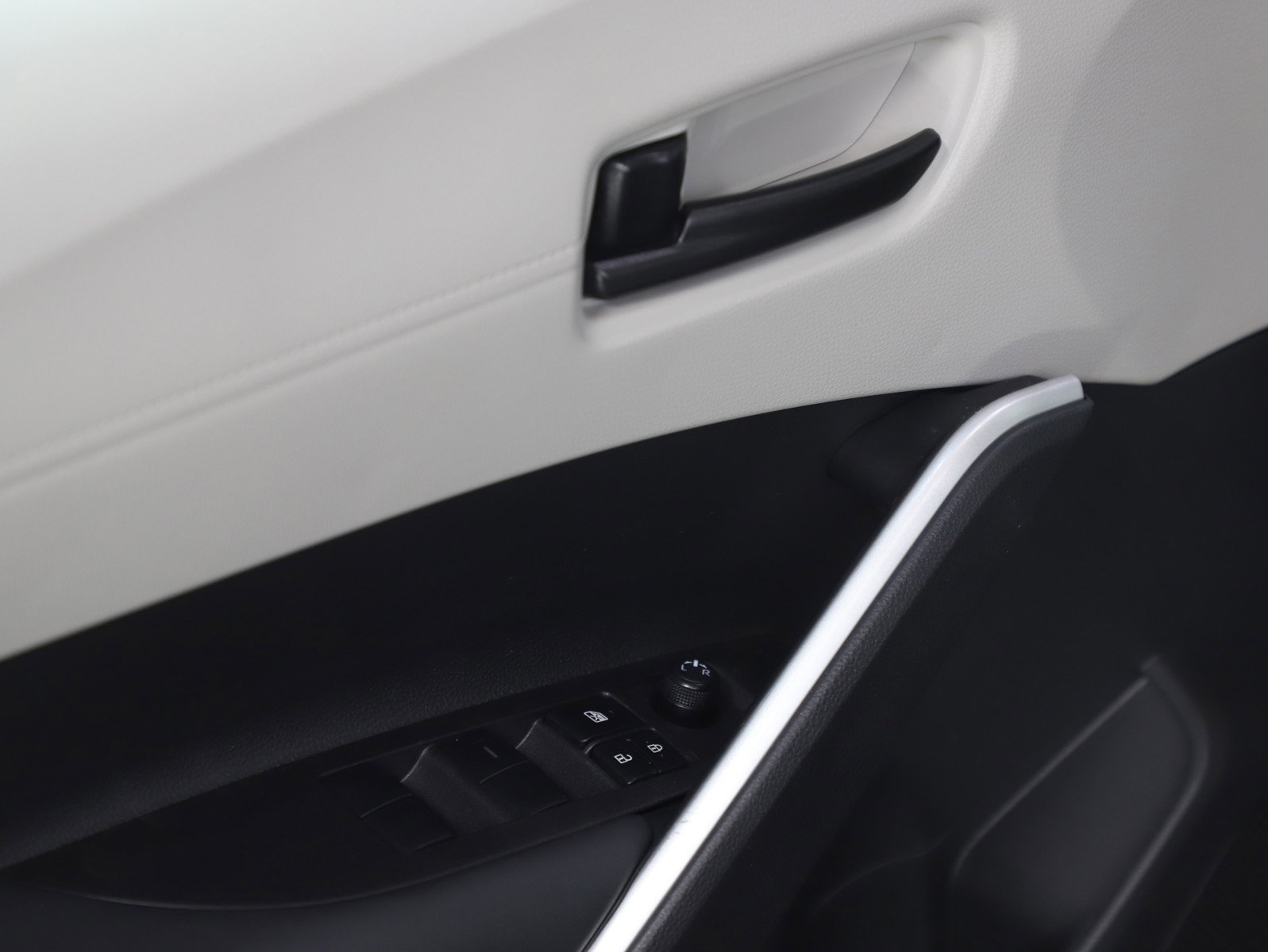 Used 2026 Toyota Corolla Cross L image 20