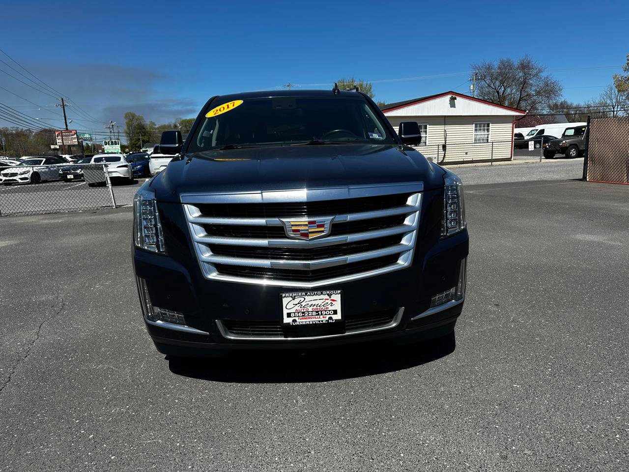 Used 2017 Cadillac Escalade ESV Premium Luxury AWD/4WD image 2