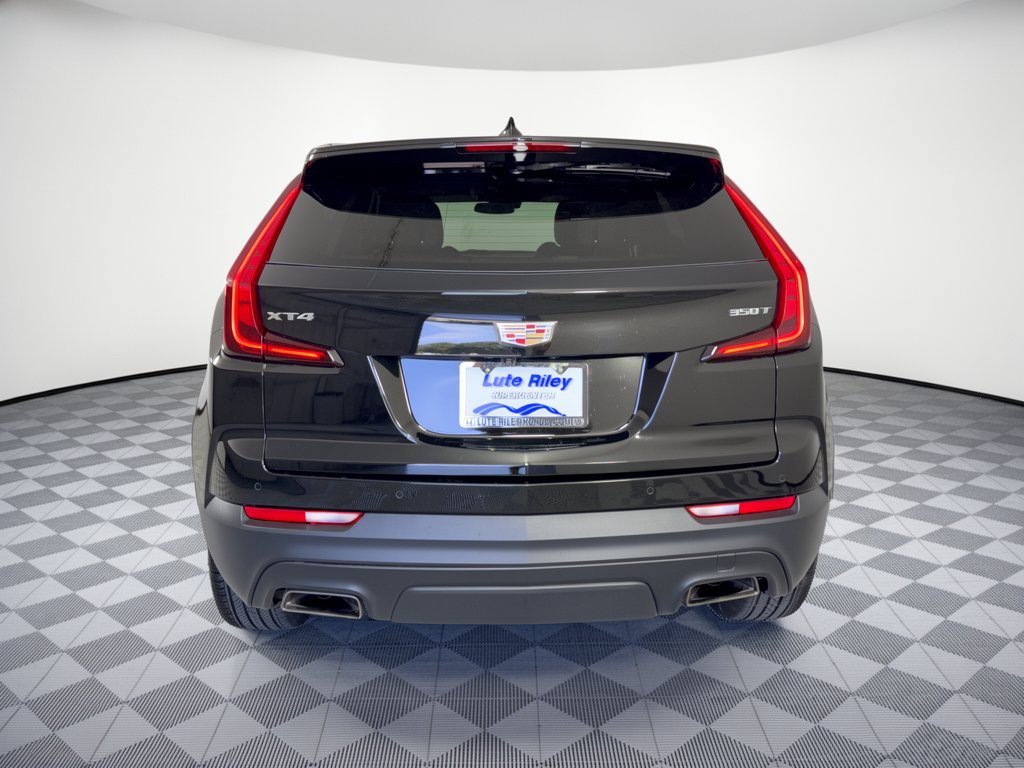Used 2022 Cadillac XT4 Luxury w/ Cold Weather Package FWD image 11