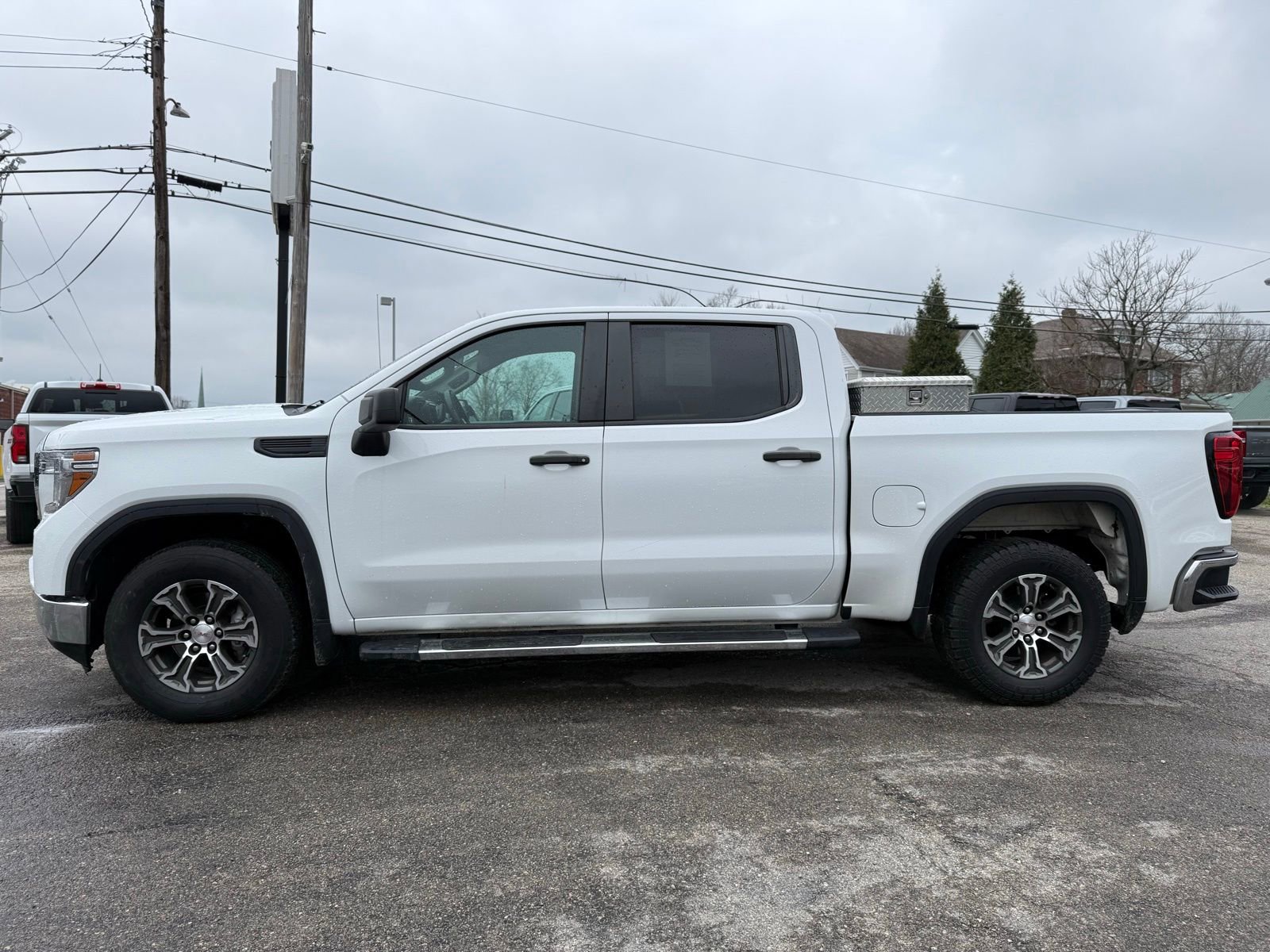 Used 2020 GMC Sierra 1500 4x4 Crew Cab w/ Sierra Value Package image 4
