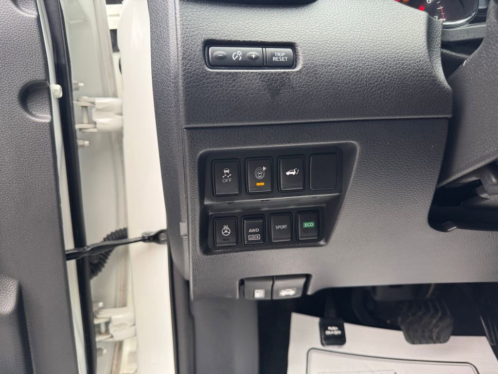 Used 2017 Nissan Rogue SL image 17