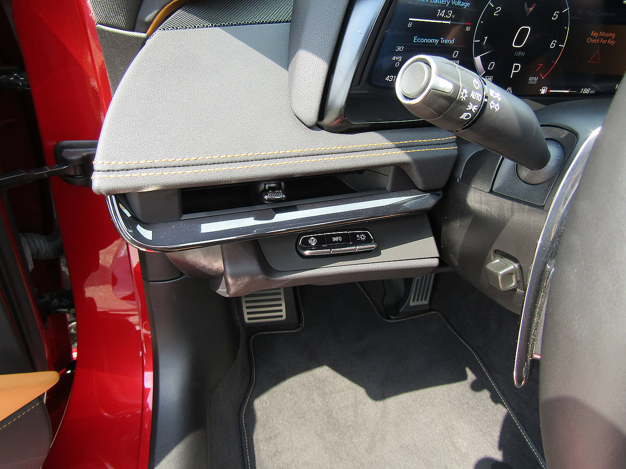 Used 2024 Chevrolet Corvette Stingray Preferred Conv w/ Stealth Interior Trim Package RWD image 15