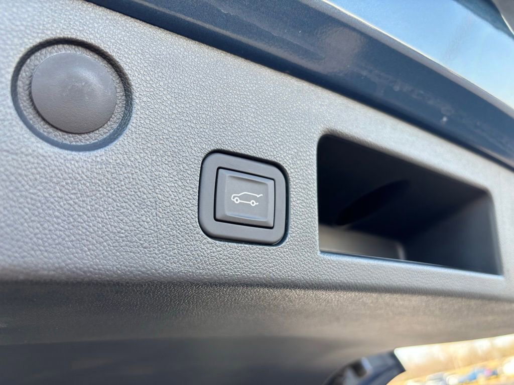 Used 2025 Chevrolet Equinox LT w/ Convenience Package II image 21