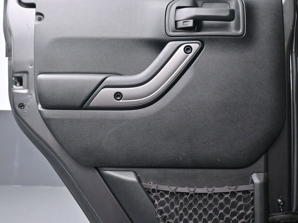 Used 2018 Jeep Wrangler Unlimited Sahara image 17