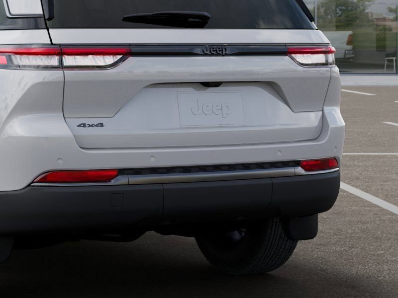 Used 2026 Jeep Grand Cherokee Altitude AWD/4WD image 13