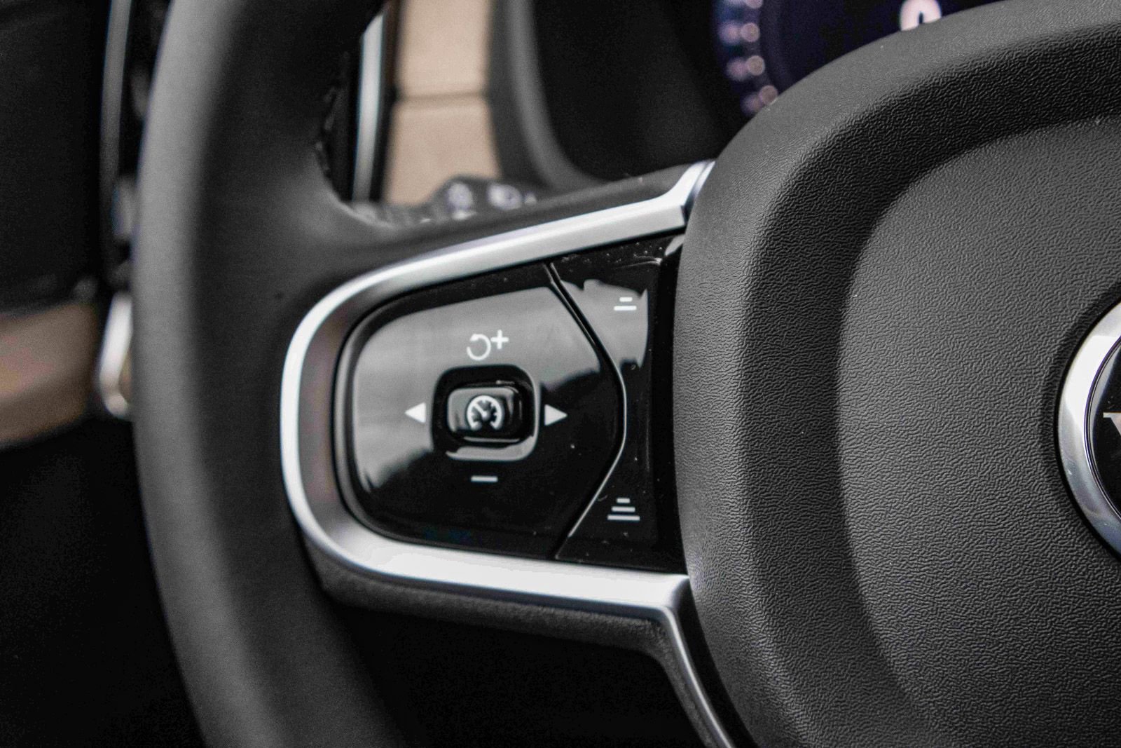 New 2026 Volvo XC90 B5 Core image 38