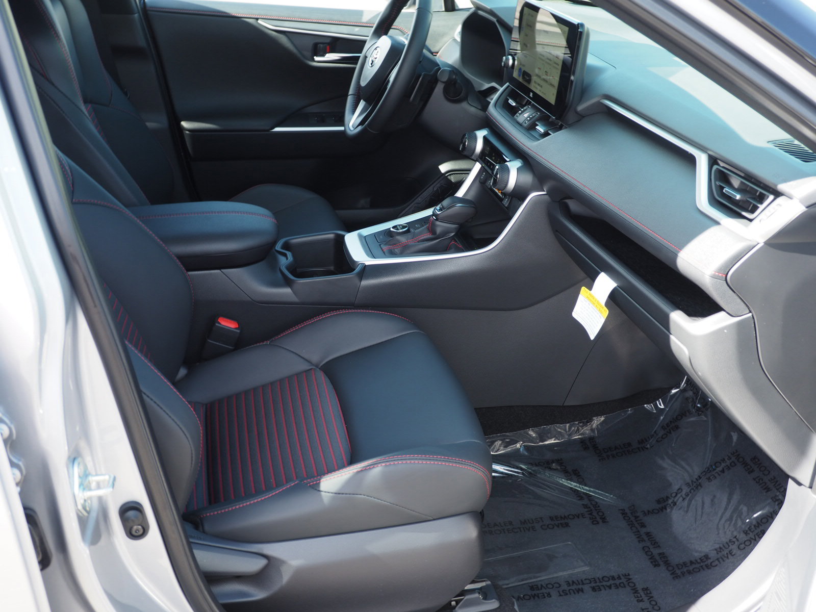 Used 2025 Toyota RAV4 XSE image 23