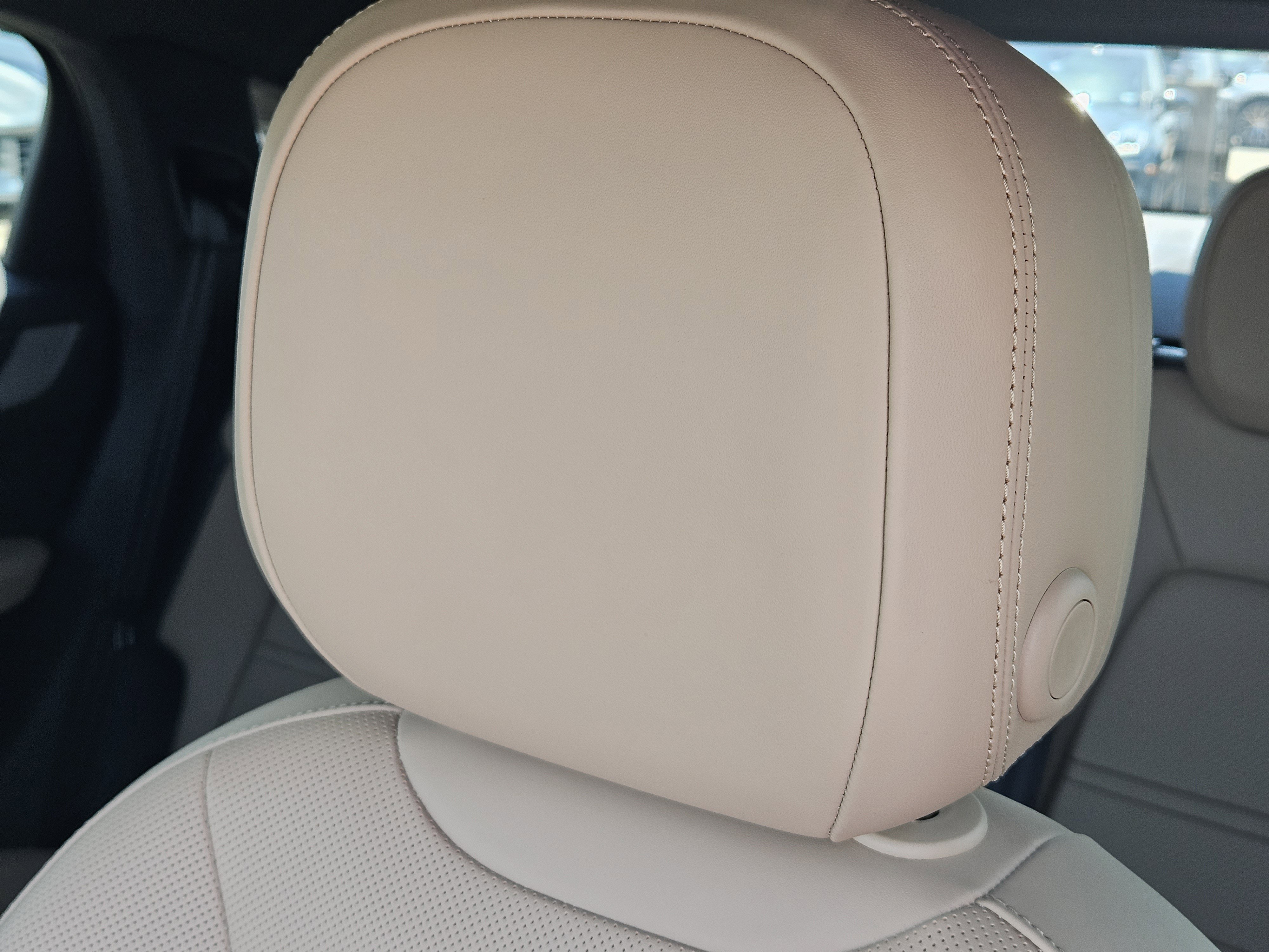 Certified 2025 Porsche Cayenne Coupe image 22