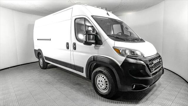 Used 2024 RAM ProMaster 2500 w/ Convenience Group FWD image 9