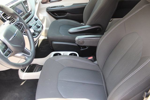 Used 2021 Chrysler Voyager LX image 15