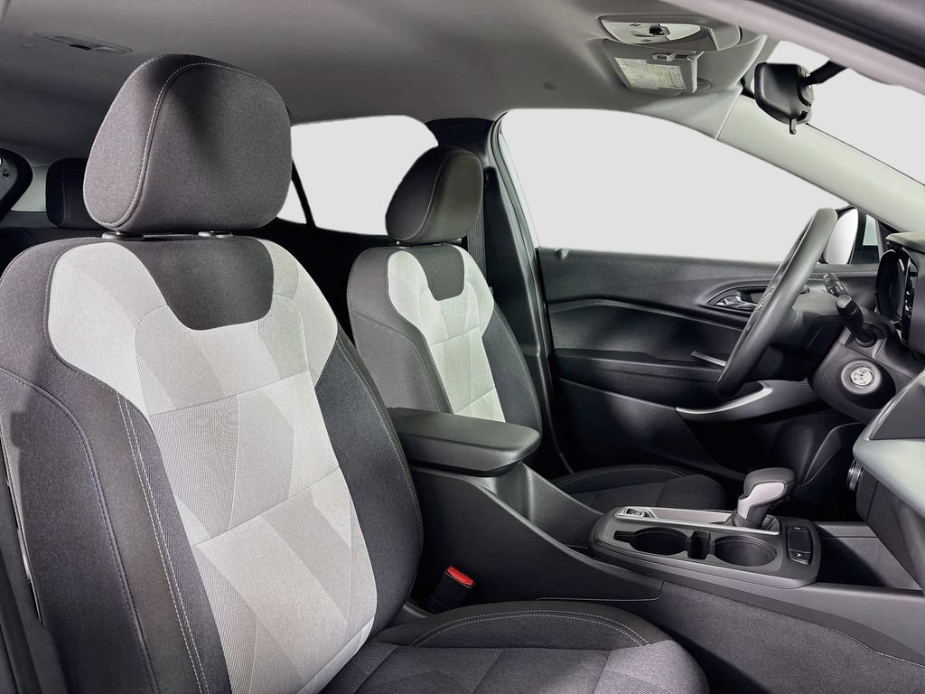Certified 2025 Chevrolet Trax LS w/ LS Convenience Package FWD image 29
